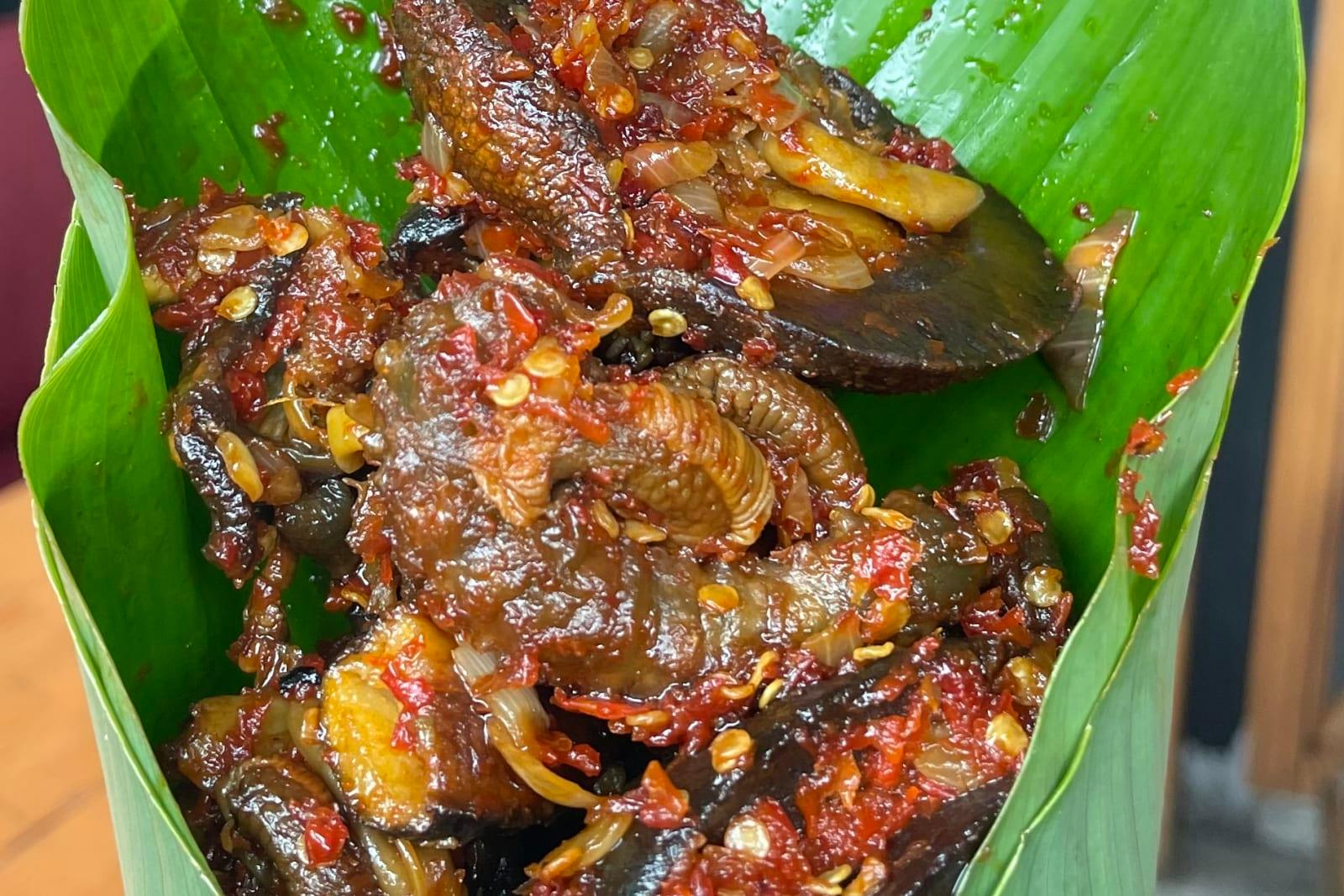 Peppered snails wrapped in fresh leaf